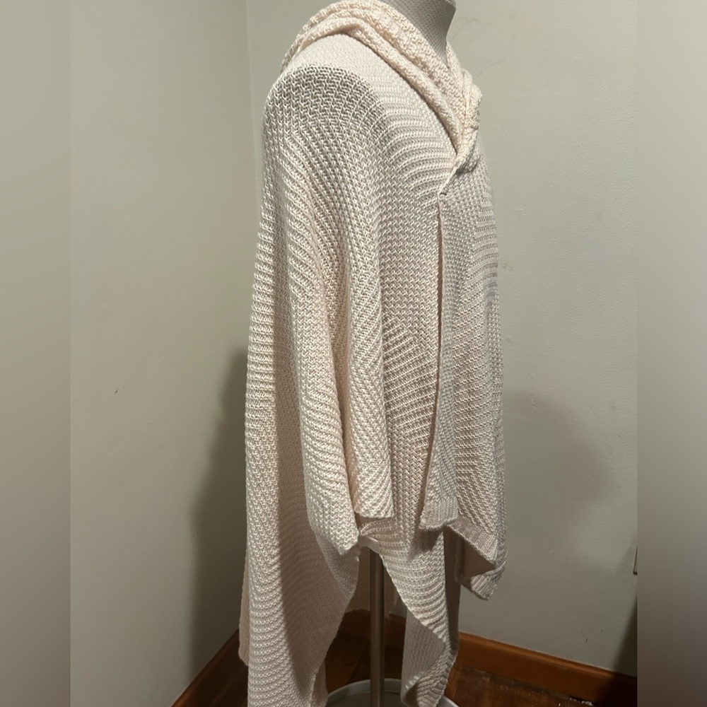 HIPPIE Off White Sweater Cape Poncho OSFM MUST HAVE Looks Great with Jeans - Picture 4 of 5
